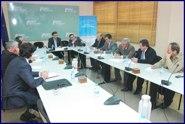 Imagen de la reunión de la mesa de trabajo en la que está representada la Comunidad, los ayuntamientos, los sindicatos CCOO y UGT y Mediterra.