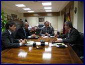 Imagen de la reunión entre el consejero de Universidades, Empresa e Investigación, Salvador Marín, con el presidente de Fecoam, Santiago Martínez
